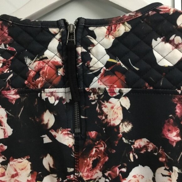 M Flowery Mini Dress - Picture 9 of 15